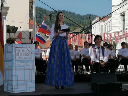 Povezovalka proslave Sanja Rejc